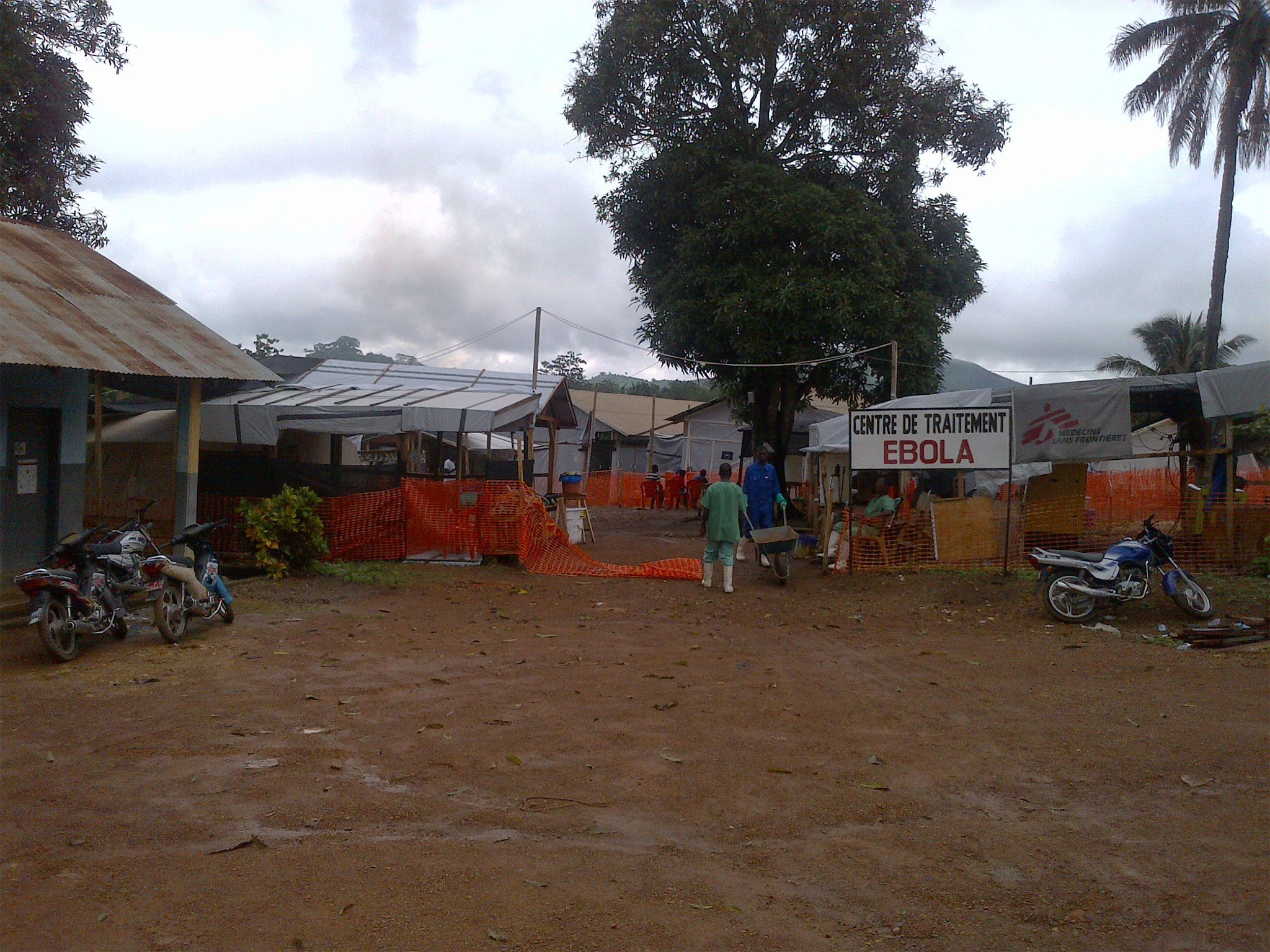 Centre de traitement Guinée, Ébola 2014